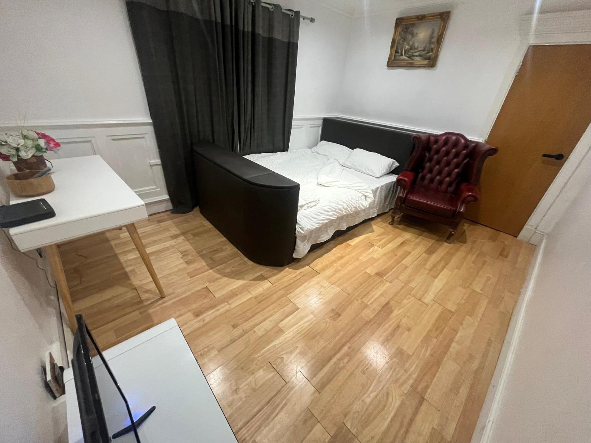 Aichelon Lodge Wakefield
